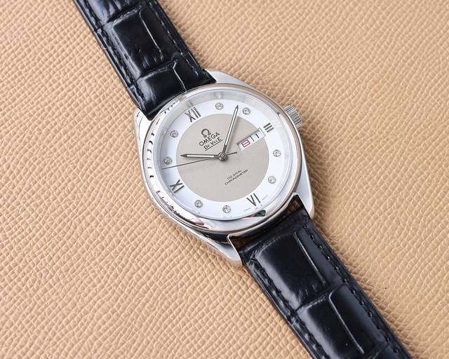 白 -金 最好新力作热门款 欧米茄蝶飞系列最高版本高级自动腕表！优雅纤薄的外表，搭配简约大方的设计，抓住每一个细节，完美诠释原装优雅商务的经典魅力男士腕表简单不