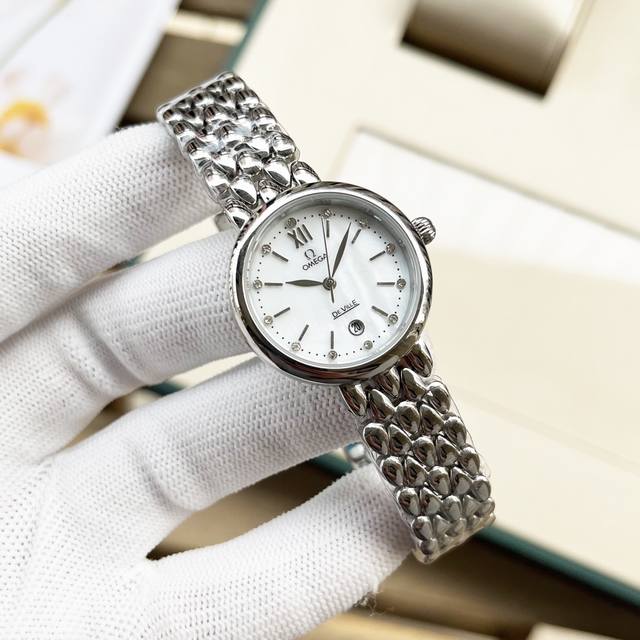 白 -金 钻+30。 升级版omega -欧米茄典雅系列 卓越的惊艳亮相，将华贵珠宝的优雅魅力与卓越时计的精准技术完美结合“露珠”连结成一条光华夺目的表链，流畅