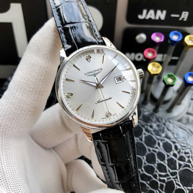 白壳 金壳 钢20 品牌：浪琴----尊贵高端男表 ！奢华大气类型，精品顶级男士腕表，顶级机械机芯 稳定 顶级316精钢 耐用 矿物质超强镜面玻璃 高清，耐磨