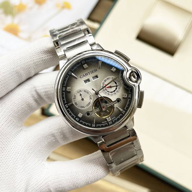 白 -金 钢带+30。卡地亚-Cartier 精品男士腕表，全新多功能设计，尊贵大气，绅士风范，卓越品质，热卖全城。采用全自动机械机芯，顶级316精钢表壳，进口