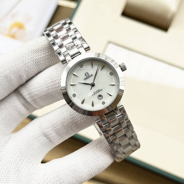 白 -金 钻+30。升级版omega -欧米茄典雅系列 卓越的惊艳亮相，将华贵珠宝的优雅魅力与卓越时计的精准技术完美结合“露珠”连结成一条光华夺目的表链，流畅的