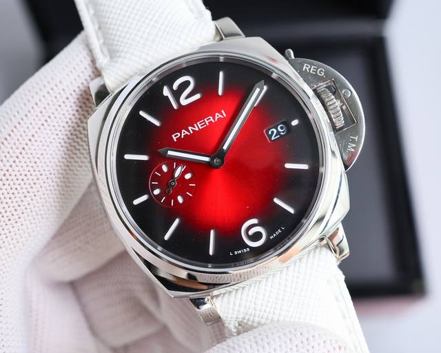 V7厂迪丽热巴同款超薄小尺寸 品牌:沛纳海 系列:Luminor Due 机芯类型:自动机械 机芯型号:海鸥机 表径:42Mm 表壳材质:Aisi 316L精钢