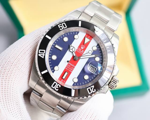 同价 新款劳力士推出做工精细，品质优越！ 采用8215全自动进口机芯，走时精准，表壳釆用316精钢，蓝宝石玻璃镜面，三度防水性能，高端品质，绅士必备。 将光阴凝