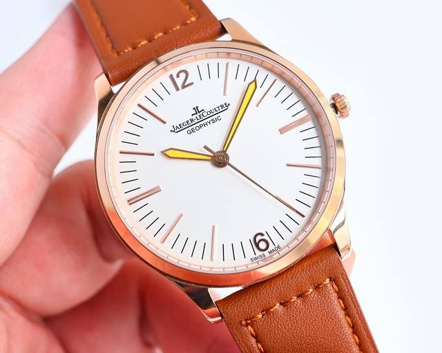 白壳 金壳 Jl 积家 地球物理天文台系列 800652J 全新复刻系列 透底腕表 6 点及 12 点位置分别饰有 Geophysic 字样和积家标志 剑形指针