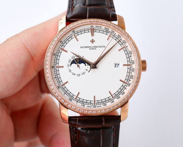 白壳 ，金壳 ，钻50 江诗丹顿新款上市，传承瑞士传统制表精华，简约典雅，精雕细琢，超卓瑞士喷砂工艺，追求完美艺术，设计精巧锲而不舍的精神，独具一格的9字位24