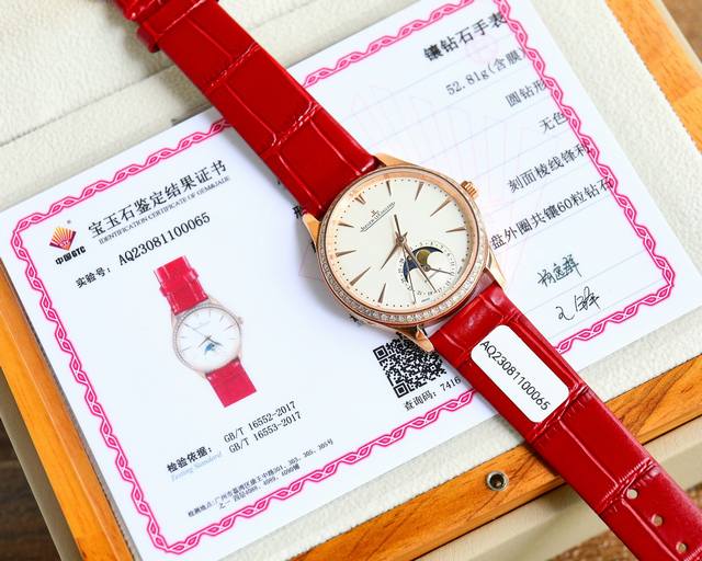 重磅上新 积.家jaeger-Lecoultre月相大师系列1252501女士真钻腕表！积家月相大师系列为积家品牌最具代表性的款式，造型辨识度极高，经典简约有内