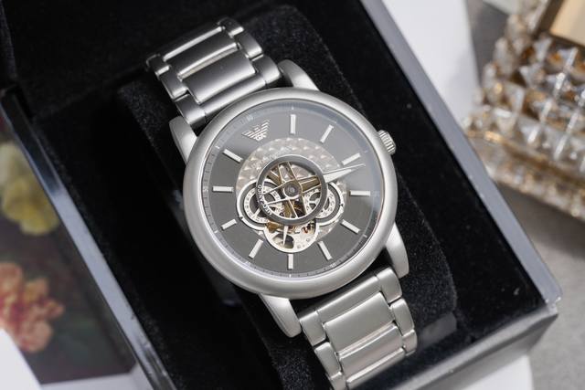 支持香港、美国直邮 全国联保！专供京东商城！阿玛尼ar 21镂空透视自动机械表 ！ 镂空透视窗，质感指针、利落线条大气跃然于手！银色表盘搭配316钢带表链大气又