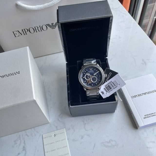 支持香港、美国直邮 全国联保！正品！阿玛尼armani男表 型号：Ar 52 表壳：精钢 表镜：矿物质强化玻璃 表带：精钢 尺寸：43*14Mm 解构造型机芯，