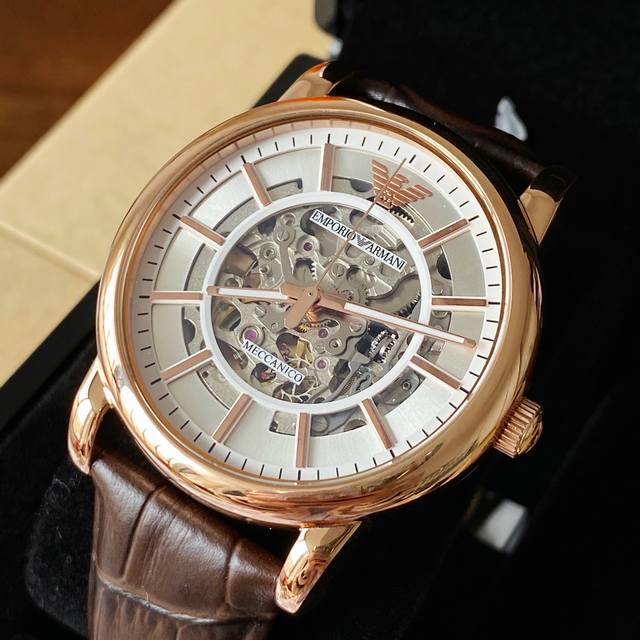支持香港、美国直邮 正品！全国联保！专供京东商城！阿玛尼ar1983玫瑰金镂空透视皮带自动机械表 ！ 镂空透视窗，质感指针、利落线条大气跃然于手！玫瑰金表盘搭配