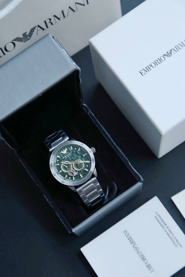 支持香港、美国直邮 正品？正品！配联保卡全国联保！ Emporio Armani 阿玛尼镂空镶钻透视自动机械男表 ！Ar 53**镂空透视窗，质感指针、利落线条