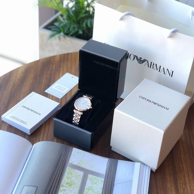 三吊牌专柜货！ 全国联保！ 正品！正品！Armani 阿玛尼满天星女士手表型号ar1926间金、Ar1926银色 表盘直径32Mm 316精钢表带。阿玛尼满天星