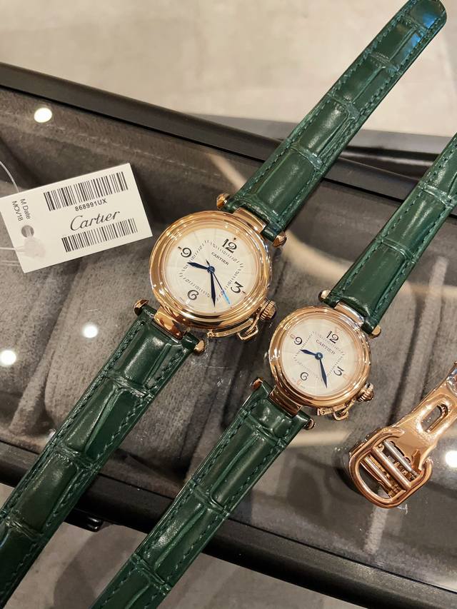 白 金 钻20 钢带20 卡地亚帕莎是卡地亚腕表系列里的沧海遗珠！ 王嘉尔同款腕表系列，给到年轻人不一样的佩戴感受，成为继蓝气球系列以来最受追捧的系列，不是没有