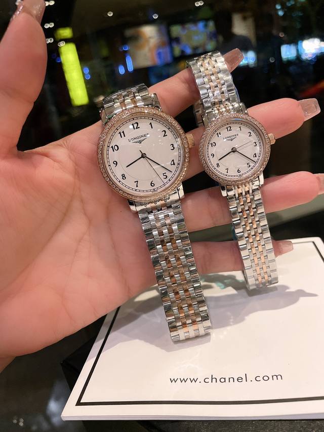 白 金 钻30 #情人节 专属 浪琴情侣款 简直太别致了！低调又不失细节的美，表盘刻度也太纤细秀气了吧！复古独特，上手不撞款，走时精准，秀气文雅，当你觉得今天的