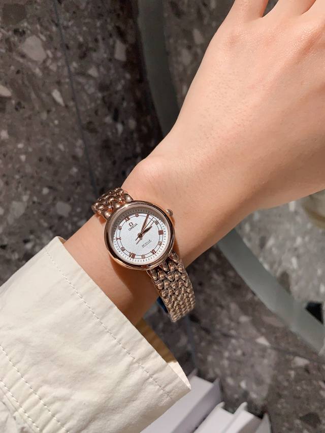 白光 金 钻30 升级版omega -欧米茄典雅系列 卓越的惊艳亮相，将华贵珠宝的优雅魅力与卓越时计的精准技术完美结合“露珠”连结成一条光华夺目的表链，流畅的线