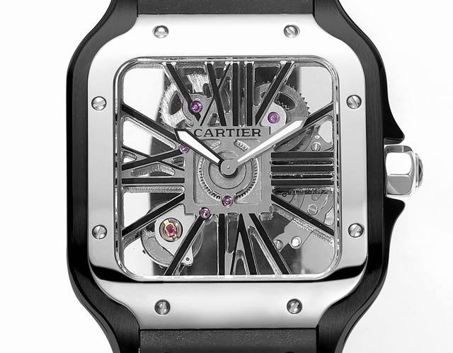 统一价： Thb 山度士镂空胶带系列 2024首发 参数与正品同步 表径：39.8毫米 机芯：瑞士朗达4S20改制机械款机芯 表壳厚度：9.08毫米 表盘颜色：