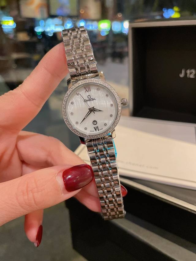 白 金 陶瓷20 欧米茄-Omega最新款女士腕表原装石英机芯 316L精钢表壳 矿物质玻璃镜面 精钢表带 28Mm厚8Mm如果今天的阳光停止了它耀眼的光芒。那