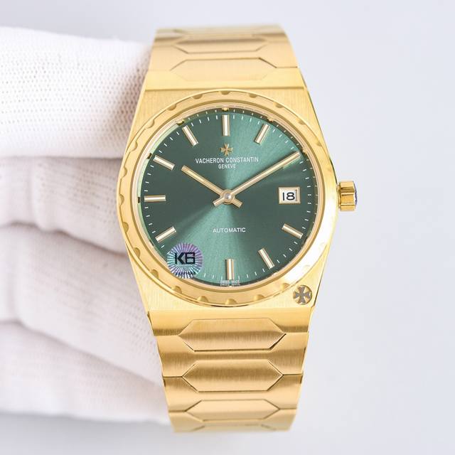 统一价: 复古且时髦，深受众多明星追捧 江诗丹顿重新重磅推出历史名作系列标志性豪华运动型腕表以纪念品牌成立222周年。 表壳：尺寸37Mm X8Mm酒桶形采用三