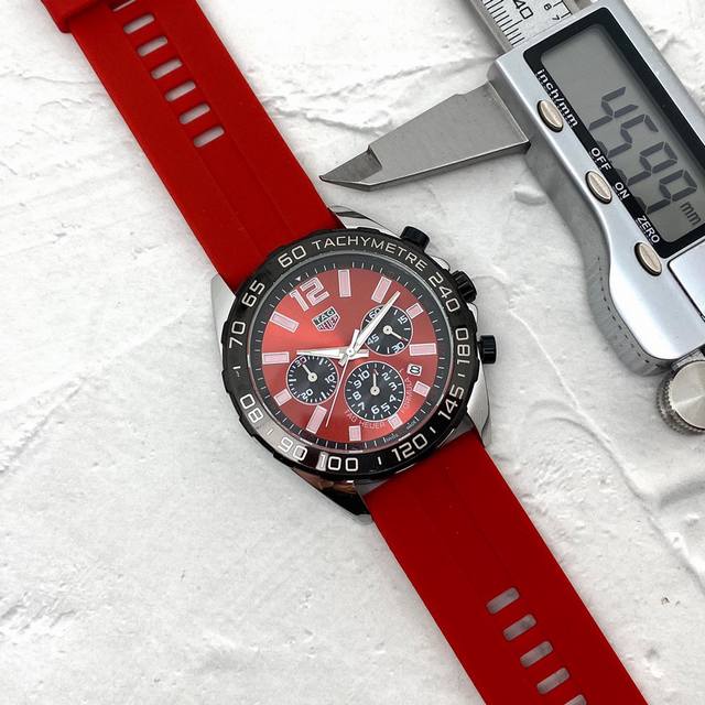 胶带￥P 钢带￥P 泰格豪雅 计时石英表，搭载进口机芯 ，43Mm直径，硬汉风格，完美诠释男人品味。