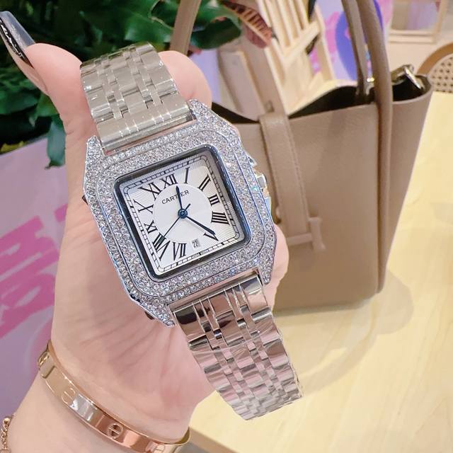 品牌：卡地亚满钻奢华款，精品大气腕表，经典罗马设计表盘，尊贵大气，时尚推荐、热卖全城。顶级实心表带双按扣，矿物质超强镜面，尺寸40*12Mm