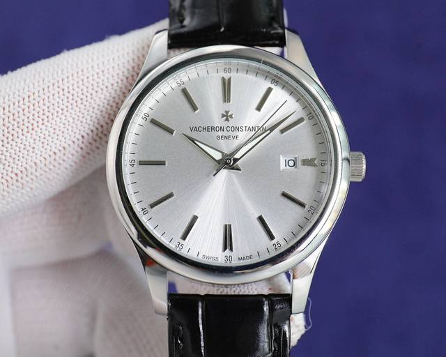 白壳 金壳 江诗丹顿最新款 男士 传承系列升级版本腕表，每一个产品都是以男神标准打造的总能让你惊喜收获魅力加分，奢华时尚丝毫不减以往简雅大方！商务优选！你值得拥