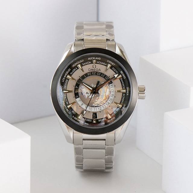 白 钢100金50 Mma欧米茄海马世界时220.92.43.22.99 1 1:表壳：正品模版开模与正品一致43表径 不含按滴 “最”还原正品表壳的细腻光泽和