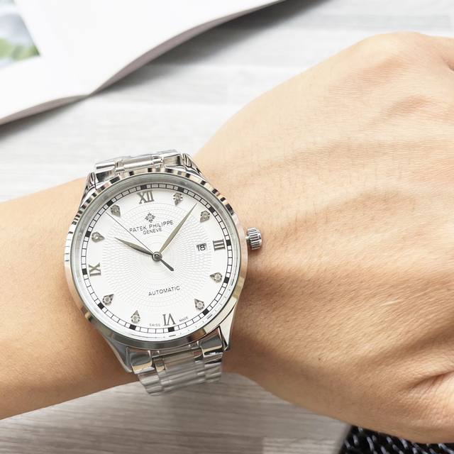 白 金 钢带20 品牌：百达翡丽 三针新品，商务休闲 奢华大气类型：精致男士腕表 新品 表带：真牛皮表带 舒适 361精钢表带 耐用 机芯:进口西铁城机芯 材料