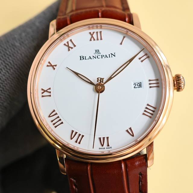 白 金 宝珀经典系列 搪瓷表盘，柳叶针，罗马刻度，简洁明快！犹如腕间绅士，经典非凡！细节如下： 1 表壳 表径40Mm，厚度9.5Mm，表肩和表壳交接的线条明显