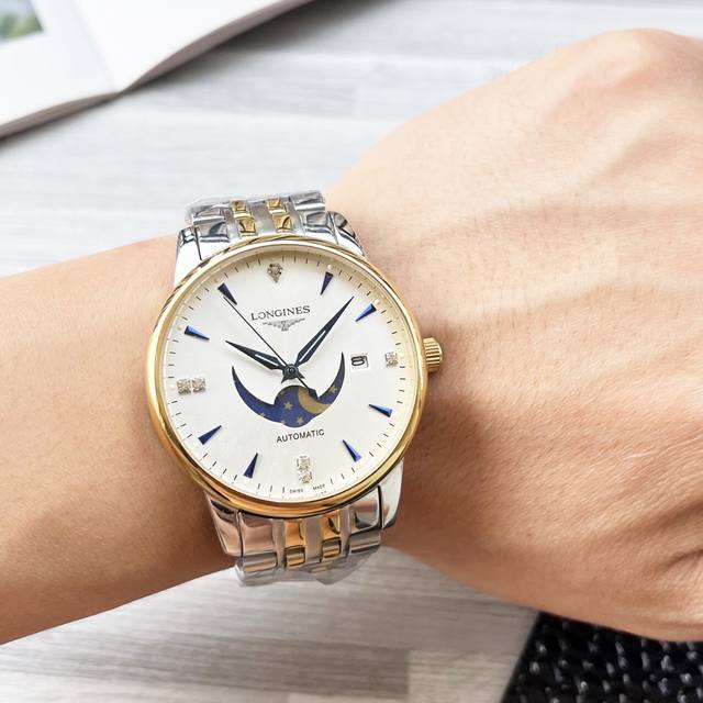 白壳 金壳 钢带20 最新 ：浪琴三针设计 类型 ：精品男士腕表 表带 ：真牛皮表带 316精钢表带 舒适耐用 机芯 ：高端全自动机械机芯 镜面 ：矿物质强化玻