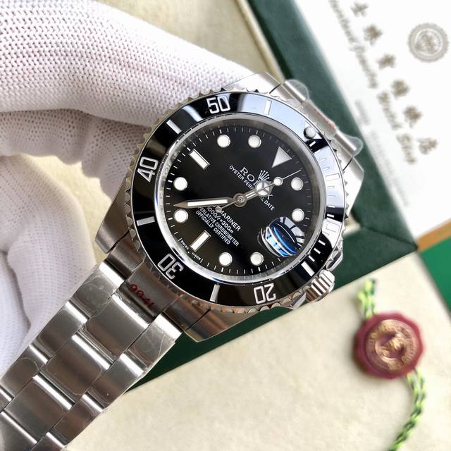 统一 销量王水鬼系列 超性价比 可调节表扣、蓝宝玻璃 超防水壳套，采用瑞机壳套装载搭配伸缩拉扣 升级后陶瓷圈 表带表扣细节 更加漂亮，抛光表扣 316L精钢表壳