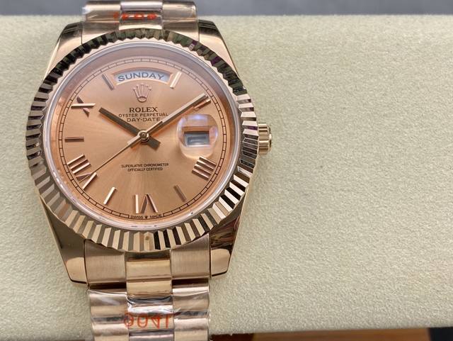 劳力士rolex 双历 星期日志型系列 40Mm 直径 40Mm 机芯 搭载进口全自动机械机芯 圈口 劳力士ringcommand三角坑纹 光圈 镜面 防刮蓝宝