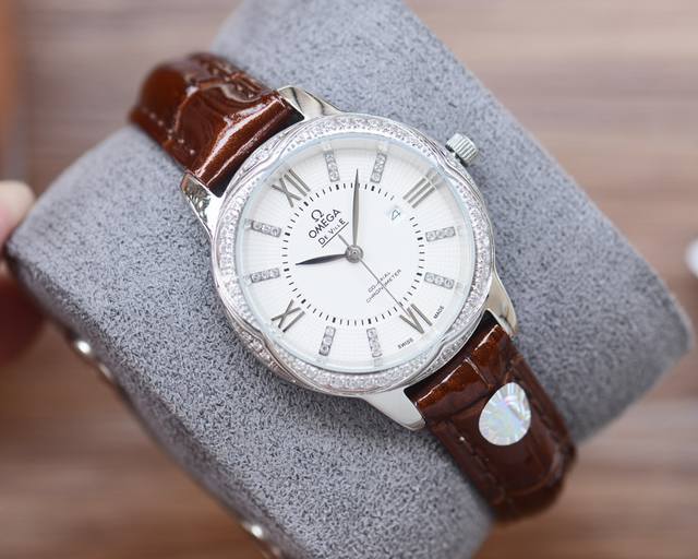 白 金 钢带+20镶钻+20 热卖款！！欧米茄~ Omega女神必备石英腕表 进口石英-3针机芯镀蓝光玻璃镜面316精钢镶钻表壳精钢表带直径36Mm 厚度9Mm