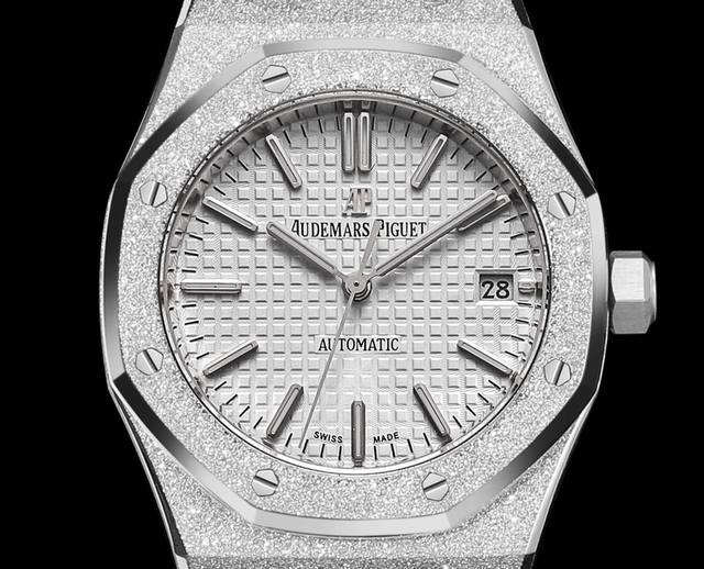 白壳 金壳 Tw全新演绎 Ap皇家橡树霜金版本女款37尺寸15454 系列3120 霜金定制版本 数量不多，钢带表最重中之重的表带采用原装表带开模使表带细腻的拉