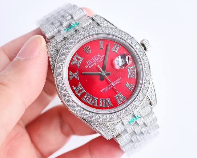 五珠钢带统一 扣子镶钻 三珠钢带统一 扣子镶钻 全新字面 单排大镶钻圈口 三珠钢带的 五珠钢带 劳力士rolex 奢华极致满天星版本腕表 手工镶嵌打造，密镶顶级