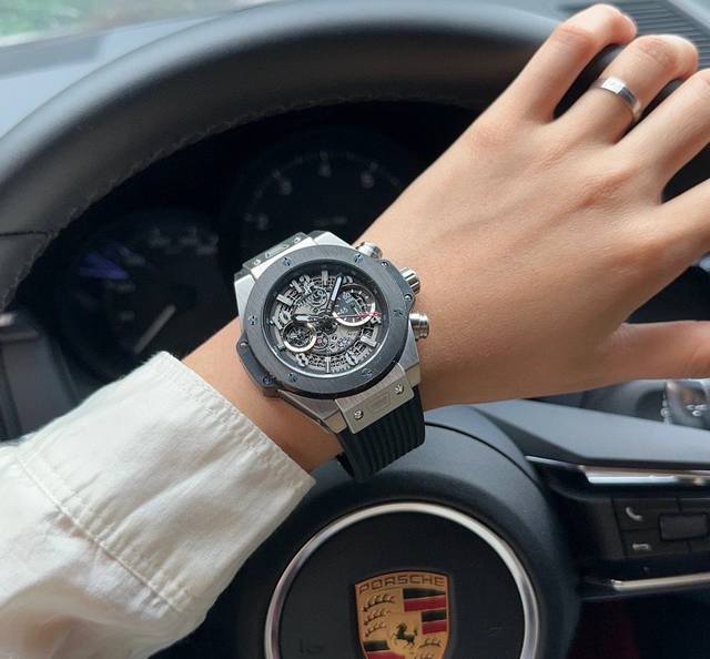 白 玫 恒宝-Hublot机械版本精品男士腕表，多功能设计，尊贵大气，绅士风范，卓越品质，热卖全城。采用全自动机械机芯，顶级316精钢表壳，天然橡胶表带，矿物质