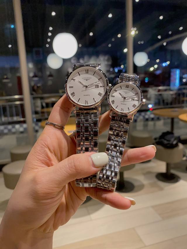 白 金 钢带20 新款浪琴-Longines简约大气女款 进口石英机芯 矿物质玻璃镜面 316L精钢表壳 直径30Mm厚8Mm 该款腕表备受女性喜爱，在不同的场