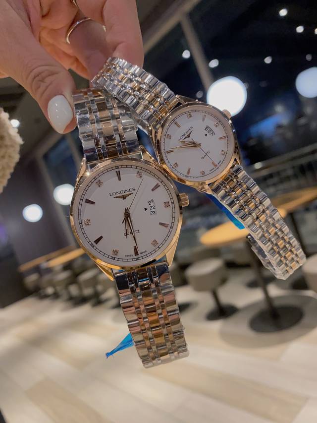 白 金 钢带20 新款浪琴-Longines简约大气女款 进口石英机芯 矿物质玻璃镜面 316L精钢表壳 直径30Mm厚8Mm 该款腕表备受女性喜爱，在不同的场