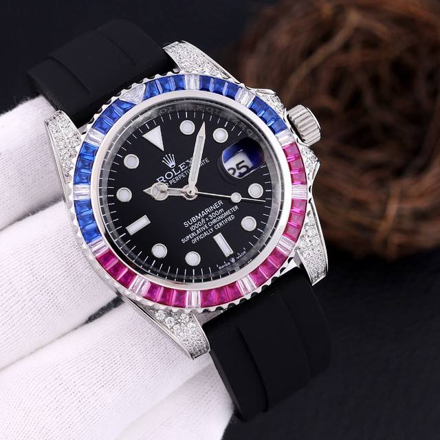 特价：钢胶同价 品牌：劳力士 类型：3针潜水游艇系列陶瓷圈男表 表带：顶级进口316钢带 防过敏胶带 机芯：顶级全自动机械 西铁城日本机 镜面：顶级进口防伪标蓝