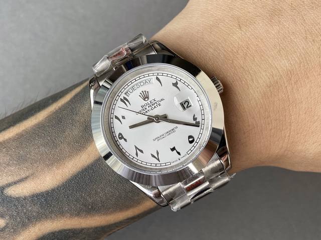 特价 品牌：Rolex劳力士热卖经典 系列：日志型耗式双历系列 机芯：顶级进口全自动机械机芯双历显示 壳套: 采用316精钢壳套 镜面: 矿物质水晶防磨防刮镜面