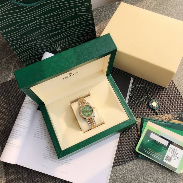 劳力士rolex女款蚝式日志型腕表！表壳直31毫米。采用904L不锈钢来锻造，具备高抗腐蚀性。搭配劳力士定制版2236蓝游丝全自动机械机芯性能极为稳定，抗震力强