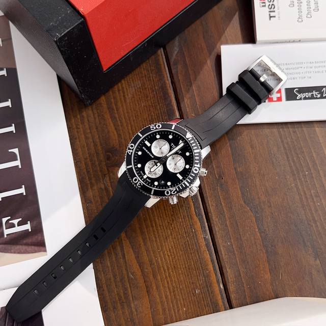 胶带系列，天梭t120六针最新款，原单正品，蓝宝石玻璃，原装瑞士机芯，表盘圈口可转动。316L精钢，表径45Mm！蓝宝石玻璃镜面。防水300米！三码合一，专柜全