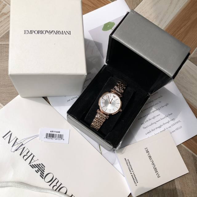 新款到！原厂阿玛尼armani石英女表，Ar11446原装进口机芯，满天星内圈，经典设计全新演绎精彩，时尚气质风，令众多小仙女一见倾心，上手优雅大方，316精钢