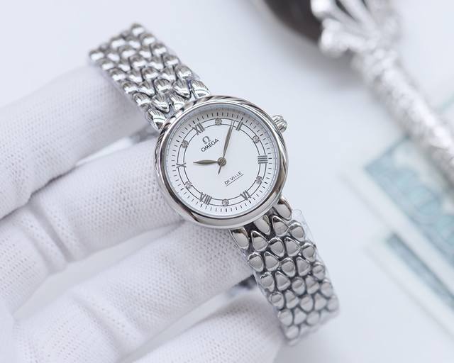白壳 ，金壳 ，钢带20 品牌：欧米茄-Omega 类型：情侣腕表 壳套：顶级版316精钢l 表带：316L精钢表带 进口小牛皮表带 机芯：原装进口石英机芯 镜