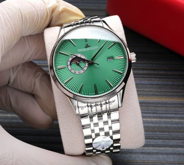 钢带p . 本品均已严格经过防水压力测试，防水可达120米 积家超薄大师系列月相珐琅腕表在一方面沿袭了大师系列典雅的外形设计，同时也融入了制表大师、工艺大师的心