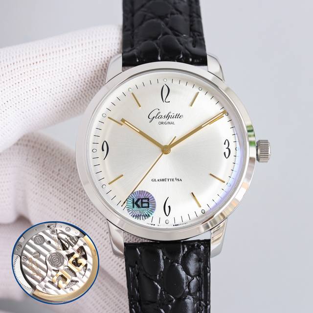 白壳 金壳 带钻加50 Tw Factory 匠心独具.格拉苏蒂复古男士腕表 简单大气三针经典款式永远不会过时 表镜 ：由整块蓝宝石玻璃打磨而成的弧形锅盖镜面。