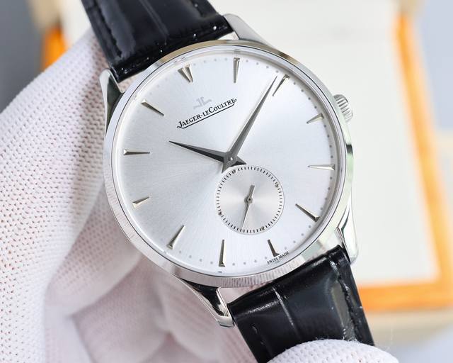 白 -金 新品积家大师系列1218420，传统与现代的和谐乐章。Master Ultra Thin 超薄大师系列小秒针腕表精钢款搭 直径 39 毫米 ，内载89