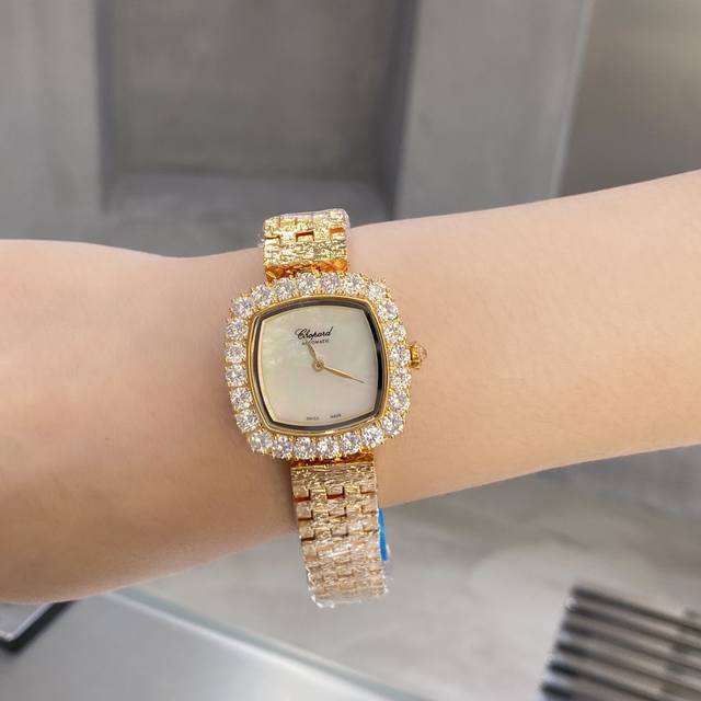 钢带 金白同价 肖邦 全新高级珠宝系列，18K白金.玫瑰金，镶饰24颗马眼型切割美钻 约3.84克拉 是高级珠宝制作的一大挑战；钻石散发的耀眼光芒，皮带采用轻柔