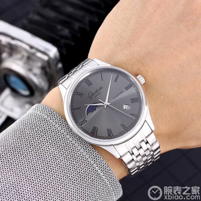 白钢: . 金20. 防水5度，可游泳 格拉苏蒂，日月星辰系列，搭载原装进口8217机芯 0返修0售后 ，采用超a精钢壳套 做工精细，防水程度可达5度。可游泳