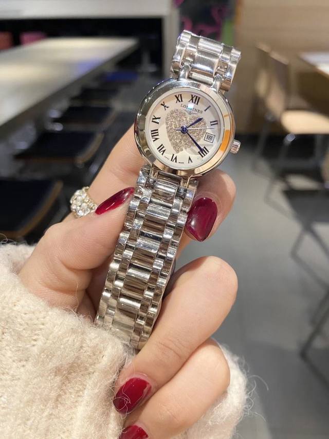 浪琴 心月系列 心心相印316精钢表带，璀璨流溢的钻石，为腕表更添动人风采。其魔幻般的优雅吸引着所有倾情于现代精致优雅风尚的女性 ，爆款推出 转图必卖