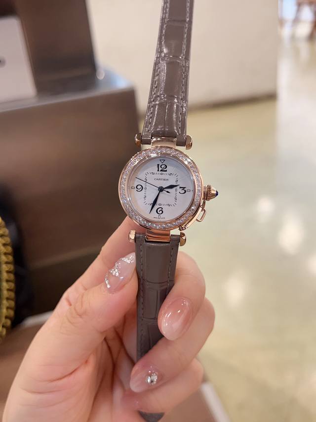 批P钻圈 Pashadecartier卡地亚帕莎系列腕表，方中有圆，35毫米表款，进口瑞士石英机芯，316L精钢表壳，意大利小牛皮表带，淬火钢蓝夜光指针，非常适