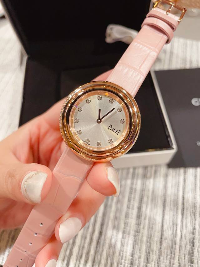 批P光圈 钻圈 伯爵“时来运转”顶级奢侈品入门款 第一眼看到它的时候我一眼就中，首先是外观设计足够百搭，旋转式表圈可自由转动，外层一圈可来回转动 很有寓意、一起